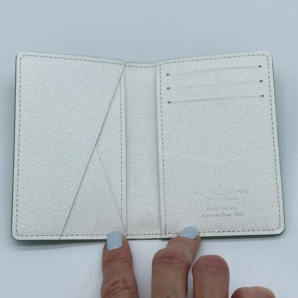 NWT LOUIS VUITTON Green Monogram "Louis Vuitton!" Pocket Organizer M80798 - Picture 5 of 7